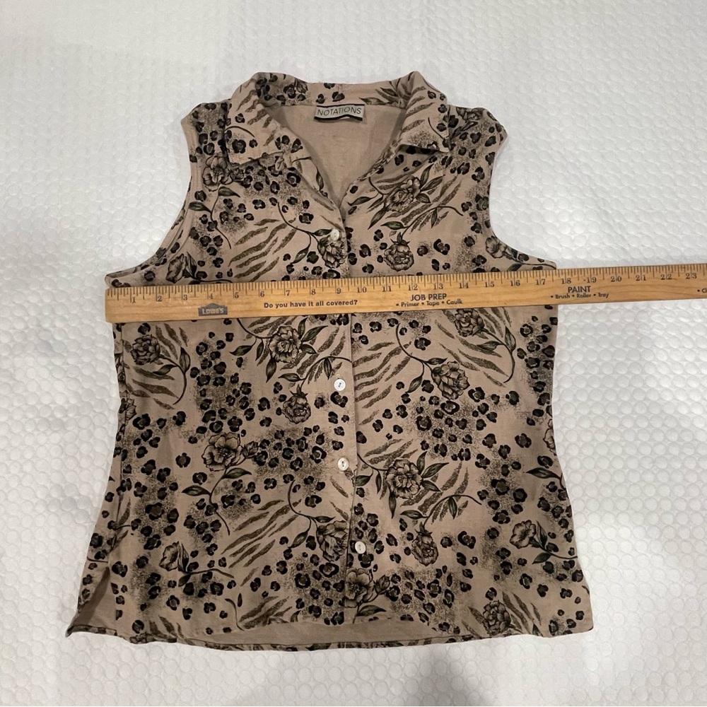 Sleeveless button down blouse. Lightweight. Sz M. Perfect alone or w/cardigan - Picture 9 of 12